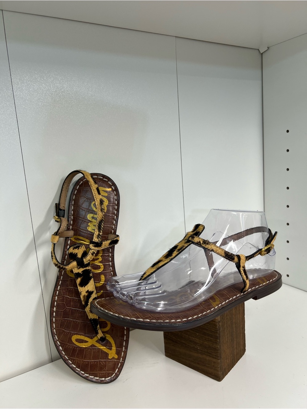 Sam Edelman Leopard Print T-Strap Sandals size 7
